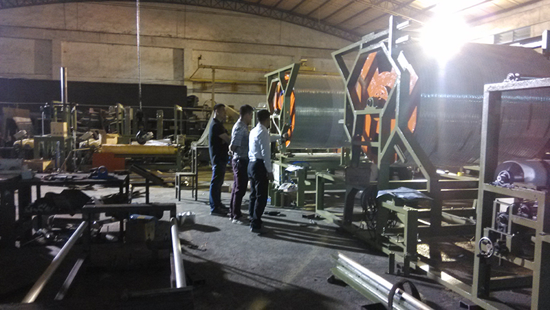 客戶到車間考察服裝布料復(fù)合機