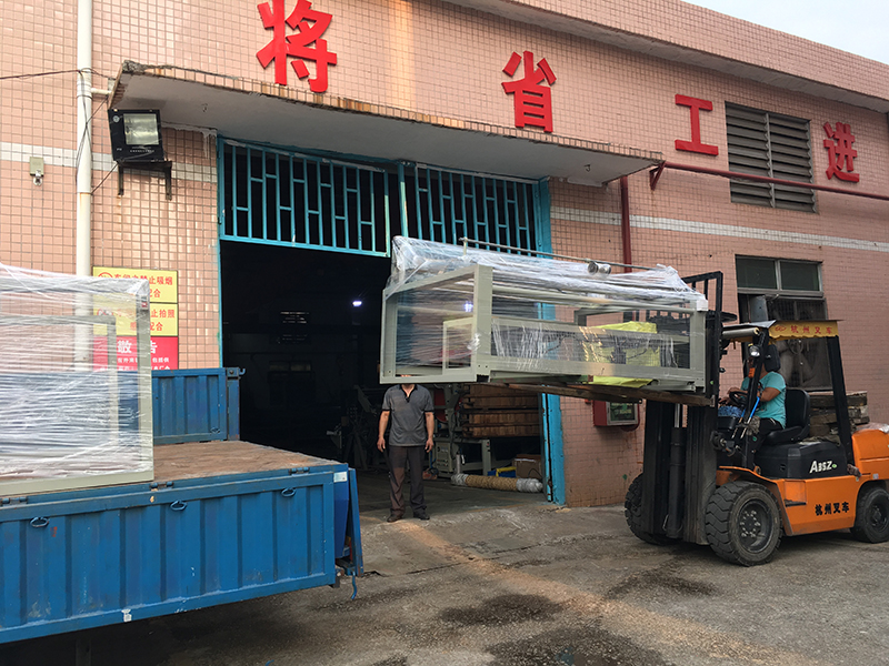 IMG_1368海綿復(fù)合機(jī)(800).jpg IMG_1368海綿復(fù)合機(jī)(800).jpg